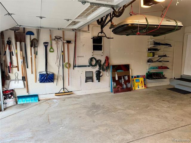 3761 Acadia Drive, Lake Orion, MI 48360