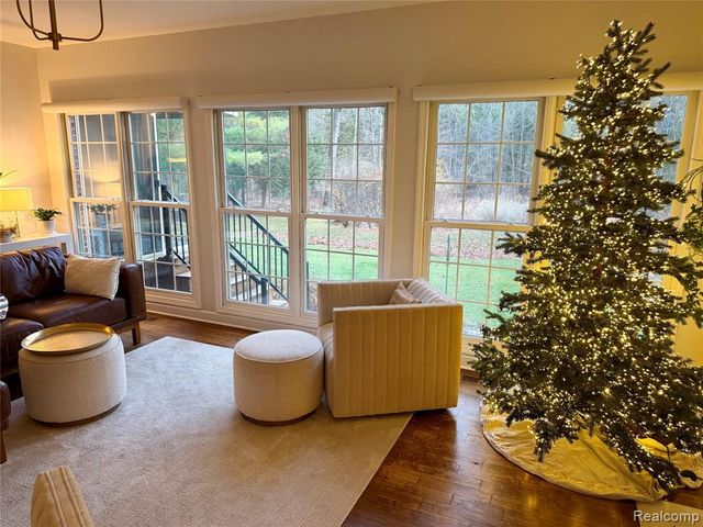 3761 Acadia Drive, Lake Orion, MI 48360