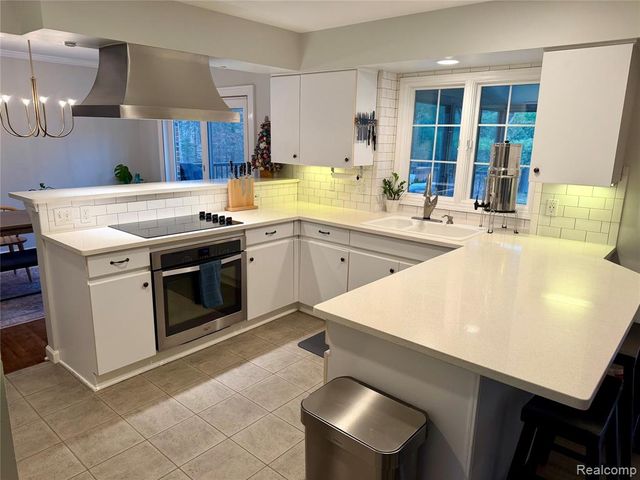 3761 Acadia Drive, Lake Orion, MI 48360