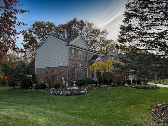 3761 Acadia Drive, Lake Orion, MI 48360