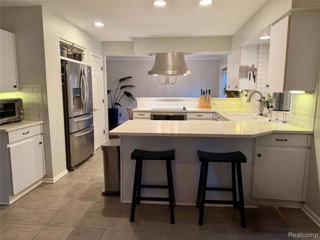 3761 Acadia Drive, Lake Orion, MI 48360