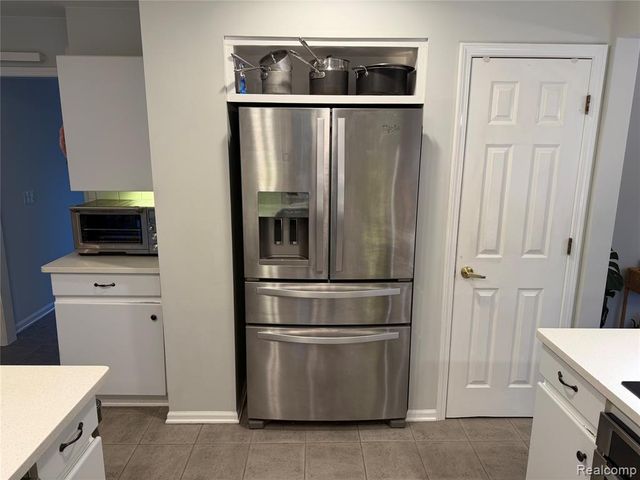 3761 Acadia Drive, Lake Orion, MI 48360