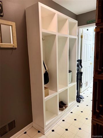 3761 Acadia Drive, Lake Orion, MI 48360