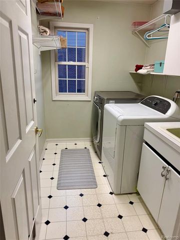 3761 Acadia Drive, Lake Orion, MI 48360