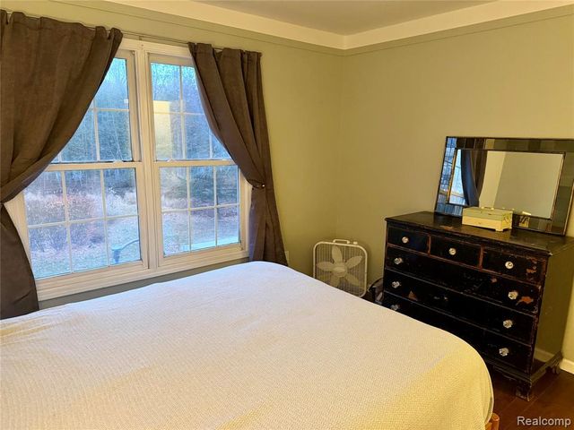 3761 Acadia Drive, Lake Orion, MI 48360