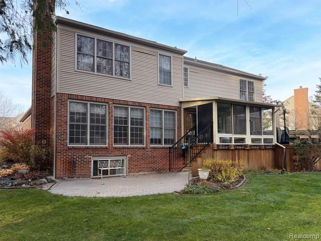 3761 Acadia Drive, Lake Orion, MI 48360