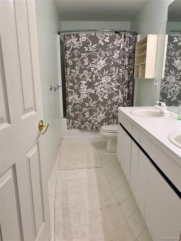 3761 Acadia Drive, Lake Orion, MI 48360