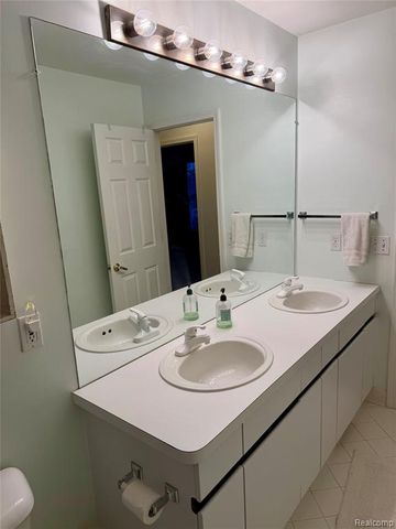 3761 Acadia Drive, Lake Orion, MI 48360