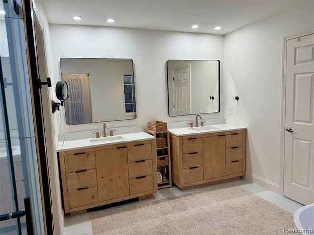 3761 Acadia Drive, Lake Orion, MI 48360