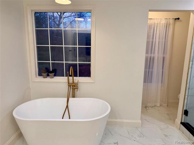 3761 Acadia Drive, Lake Orion, MI 48360