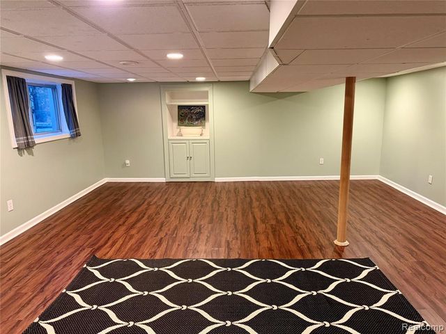 3761 Acadia Drive, Lake Orion, MI 48360