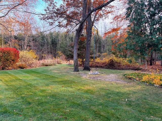 3761 Acadia Drive, Lake Orion, MI 48360