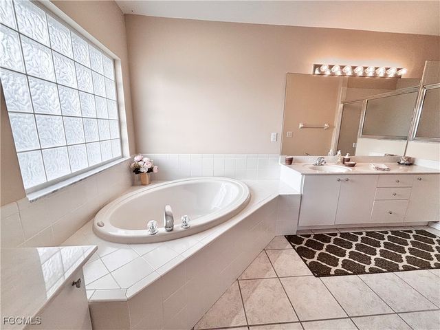 14850 Paradigm CT, Fort Myers, FL 33919