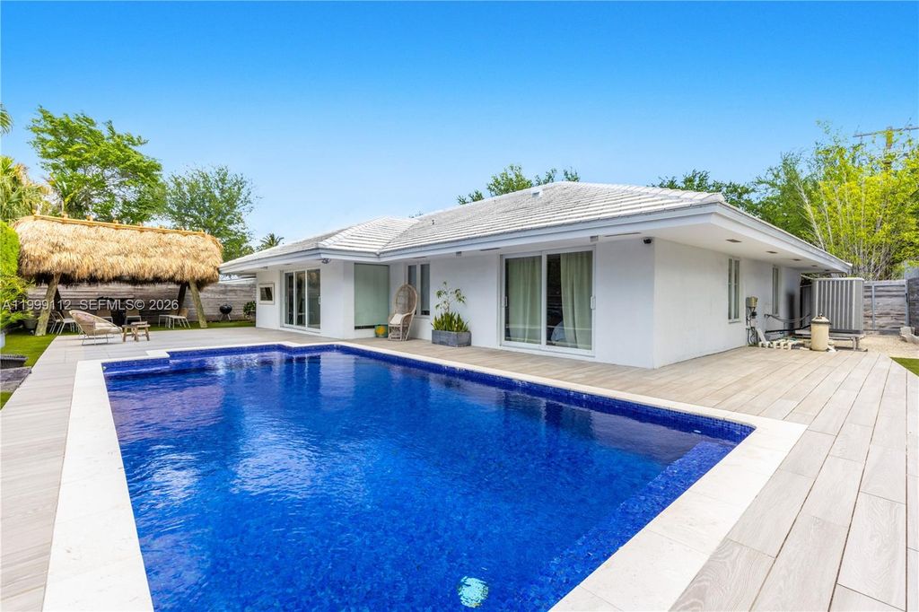 524 Warren Lane, Key Biscayne, FL 33149