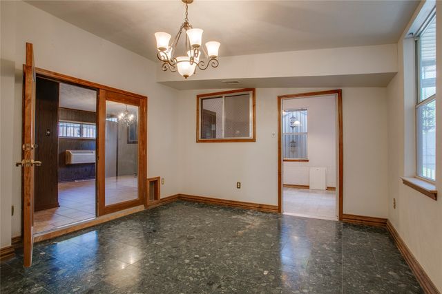 614 Marshalldell Avenue, Dallas, TX 75211