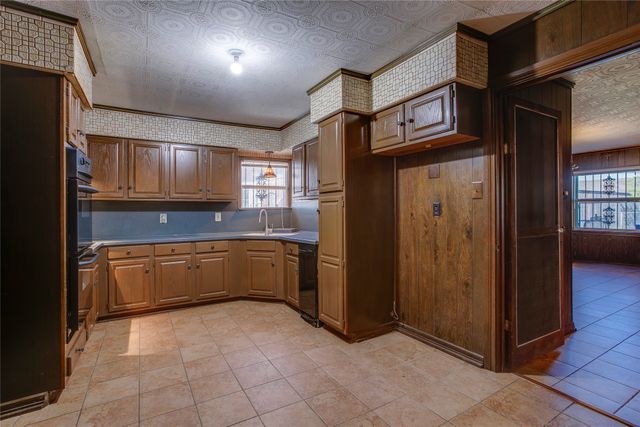 614 Marshalldell Avenue, Dallas, TX 75211