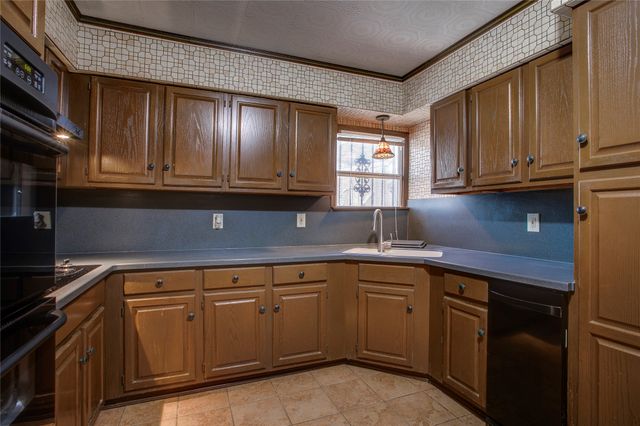 614 Marshalldell Avenue, Dallas, TX 75211