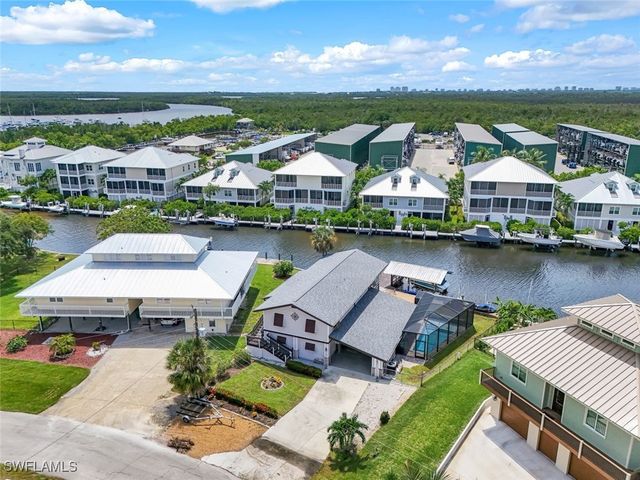 691 Palm DR, Goodland, FL 34140