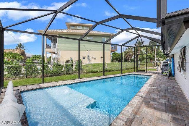 691 Palm DR, Goodland, FL 34140