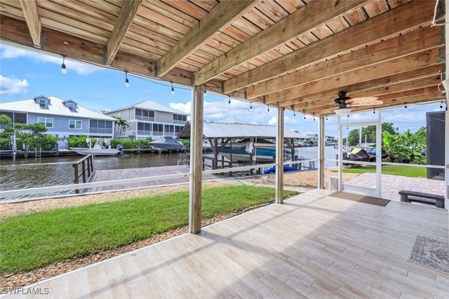 691 Palm DR, Goodland, FL 34140