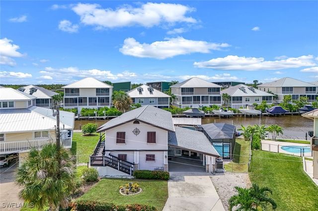 691 Palm DR, Goodland, FL 34140