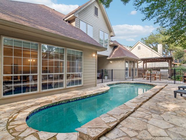 2210 Fawnfield Ln, San Antonio, TX 78248