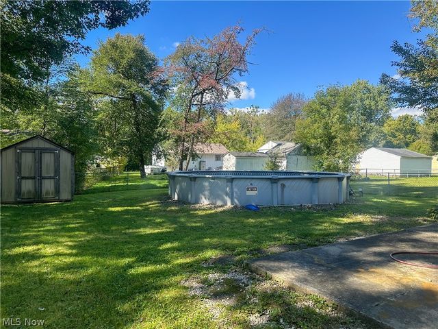865 Landsdowne Avenue NW, Warren, OH 44485