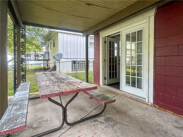 865 Landsdowne Avenue NW, Warren, OH 44485