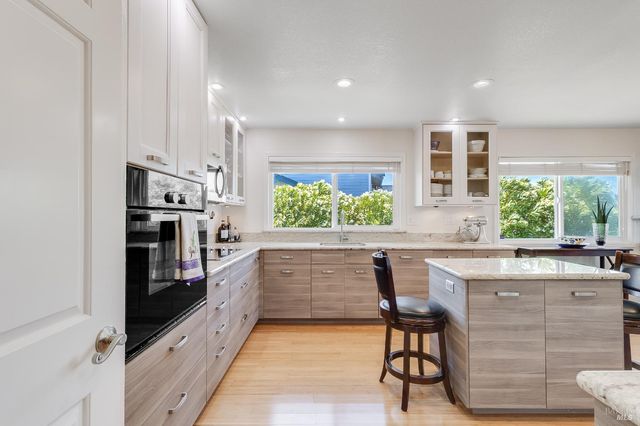 377 Duperu Dr, Crockett, CA 94525