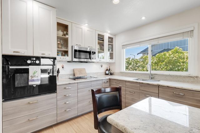 377 Duperu Dr, Crockett, CA 94525