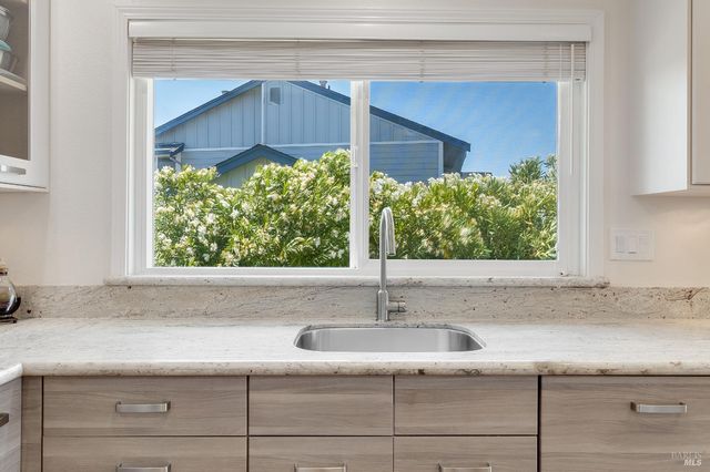 377 Duperu Dr, Crockett, CA 94525