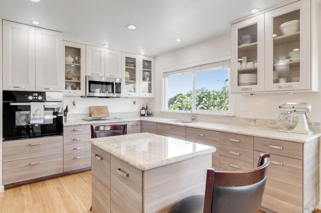 377 Duperu Dr, Crockett, CA 94525