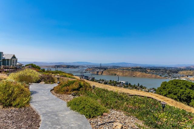 377 Duperu Dr, Crockett, CA 94525