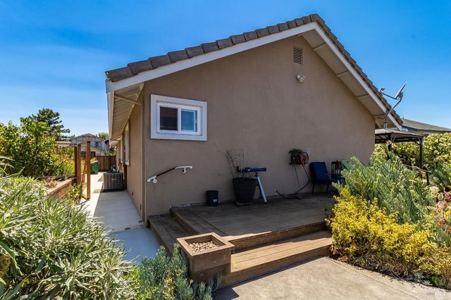 377 Duperu Dr, Crockett, CA 94525