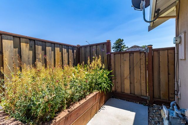 377 Duperu Dr, Crockett, CA 94525