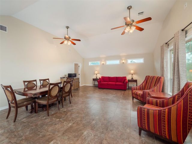1110 Oakwood LOOP, Wimberley, TX 78676