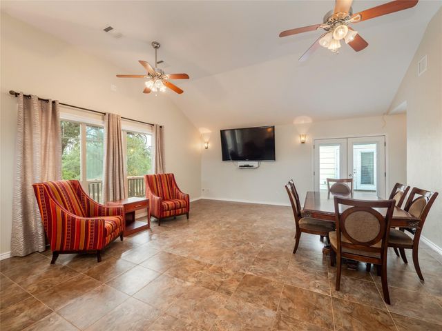 1110 Oakwood LOOP, Wimberley, TX 78676