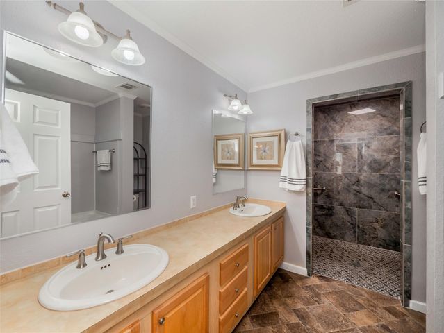 1110 Oakwood LOOP, Wimberley, TX 78676