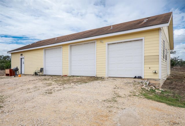 1110 Oakwood LOOP, Wimberley, TX 78676