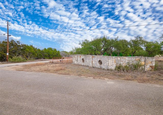1110 Oakwood LOOP, Wimberley, TX 78676