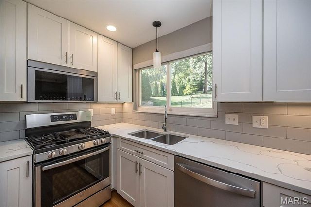 1019 Parkwatch Drive, Ballwin, MO 63011