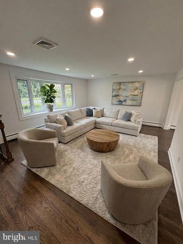 698 BEVERLY RD, Southampton, PA 18966
