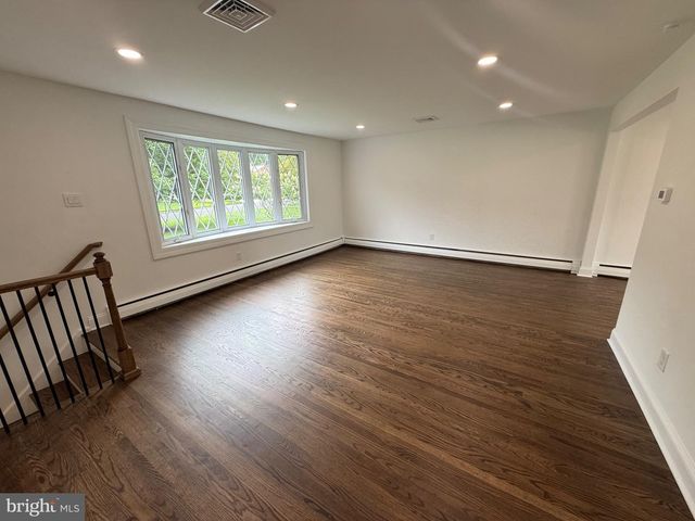 698 BEVERLY RD, Southampton, PA 18966