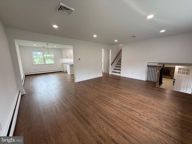 698 BEVERLY RD, Southampton, PA 18966