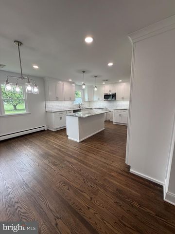 698 BEVERLY RD, Southampton, PA 18966