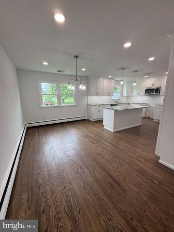 698 BEVERLY RD, Southampton, PA 18966
