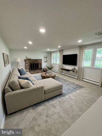698 BEVERLY RD, Southampton, PA 18966