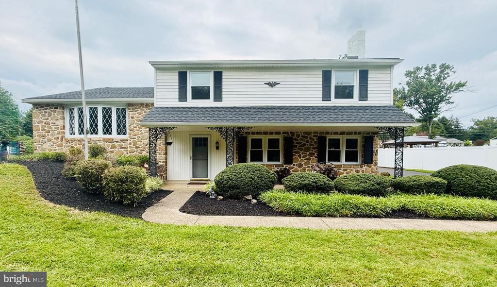 698 BEVERLY RD, Southampton, PA 18966