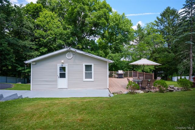 18 Worthington Drive W, Carmel, NY 10512