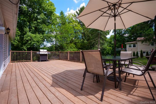 18 Worthington Drive W, Carmel, NY 10512